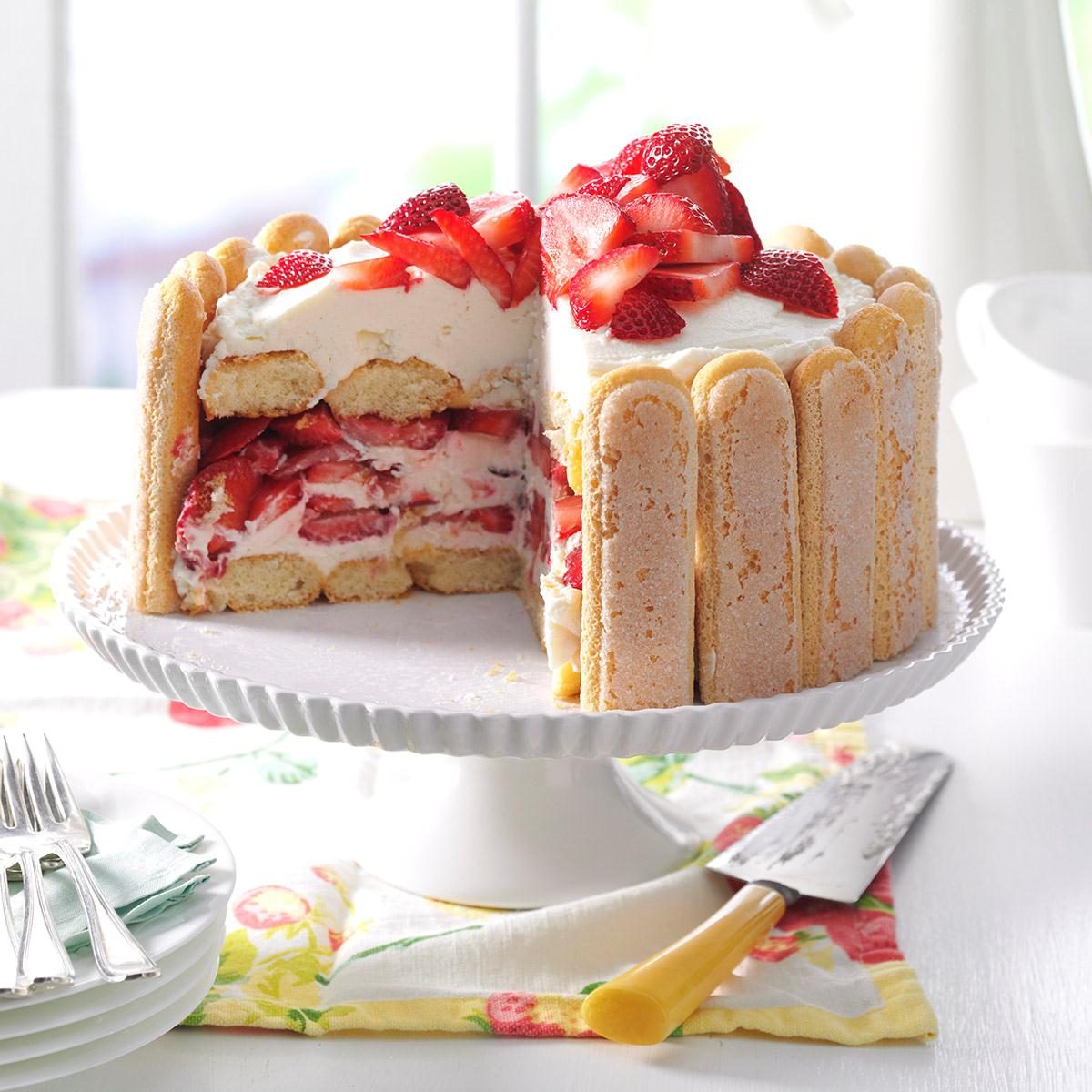 草莓蛋糕松脆饼的冰箱