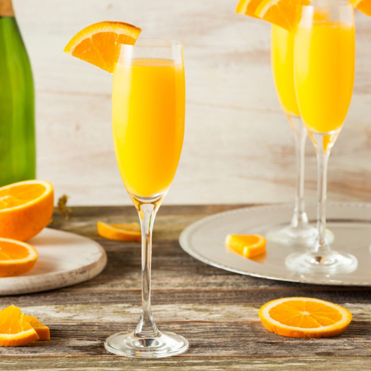 如何制作含羞草、香槟和橙汁