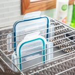 这个DIY塑料盖子整理器可以让你的厨房保持整洁——下面是如何把它组装起来
